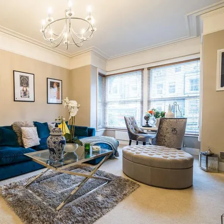 Image 2 - Valley Mount, Harrogate, HG2 0JS, United Kingdom - Apartment for rent