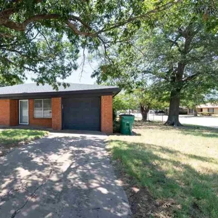 Buy this 3 bed house on 1445 East Crafton Street in Henrietta, TX 76365