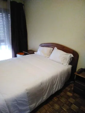 Rent this 2 bed room on Praceta de Avilhó in 4460-692 Matosinhos, Portugal