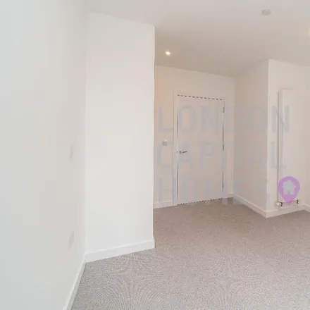 Image 6 - Oxley Square, Devas Street, Bromley-by-Bow, London, E3 3FE, United Kingdom - Apartment for rent