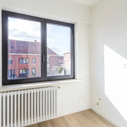 Rent this 4 bed apartment on Burgemeester Mayeurlaan 70 in 8500 Kortrijk, Belgium