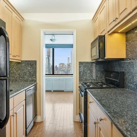 Rent this 2 bed apartment on The Horizon in East 38th Street, New York