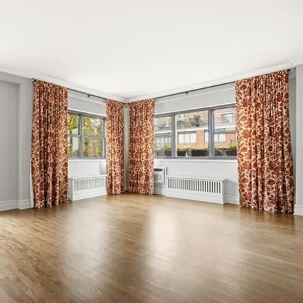 Image 2 - 340 East 74th Street, New York, NY 10021, USA - Apartment for sale