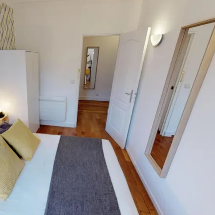 Rent this 4 bed room on 74 Boulevard Saint-Marcel in 75005 Paris, France