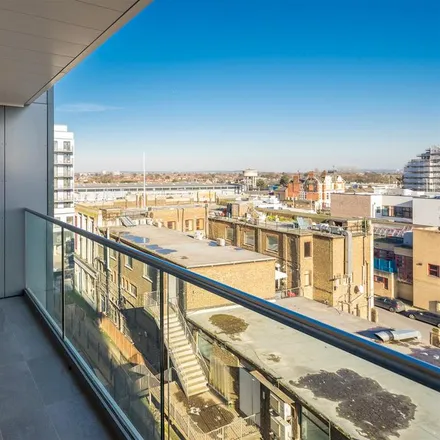 Image 4 - Dreams, High Road, Seven Kings, London, IG1 1TR, United Kingdom - Apartment for rent