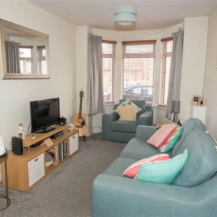 Rent this 3 bed apartment on 5 Ravenhill Parade in Belfast, BT6 8LL