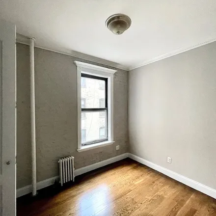 Rent this 3 bed apartment on 1st Avenue Service Road in New York, NY 10009