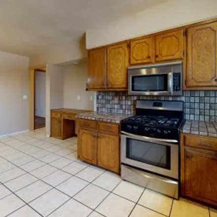 Rent this 3 bed apartment on 1012 Choctaw Ridge Road in Southeast Oklahoma City, Midwest City