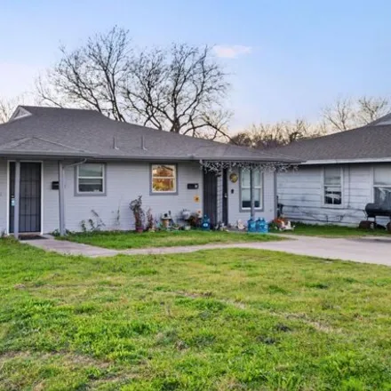 Image 3 - 2701 Northwest 18th Street, Fort Worth, TX 76114, USA - House for sale