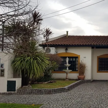 Buy this studio house on Pablo Simbrón 2427 in Partido de La Matanza, 1753 Villa Luzuriaga