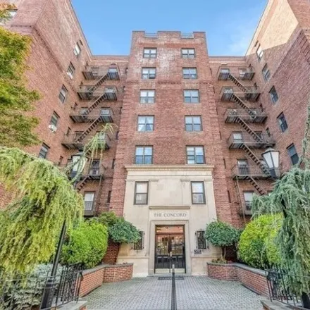 Buy this studio apartment on 25-40 31st Avenue in New York, NY 11106