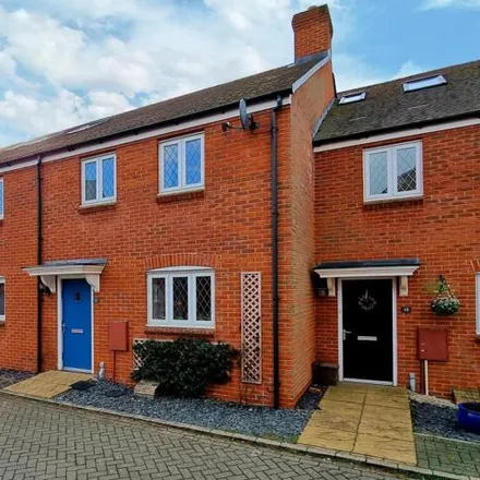 Buy this 3 bed townhouse on Nicolls Close in Ampthill, MK45 2GD