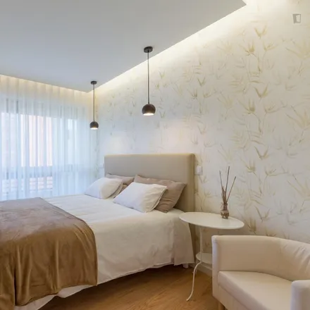 Rent this 5 bed room on Yadoya in Avenida da República, 4430-999 Vila Nova de Gaia