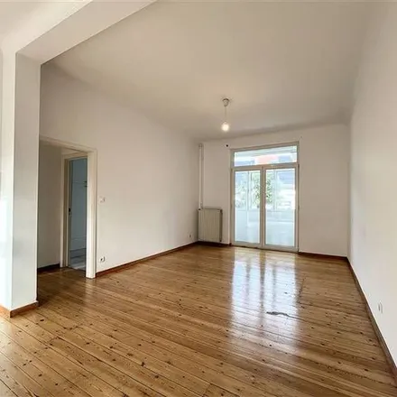 Rent this 3 bed apartment on Tomberg in 1200 Woluwe-Saint-Lambert - Sint-Lambrechts-Woluwe, Belgium