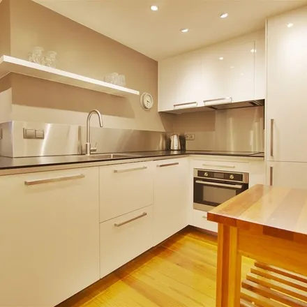 Rent this 2 bed apartment on Singel 518L in 1017 AX Amsterdam, Netherlands