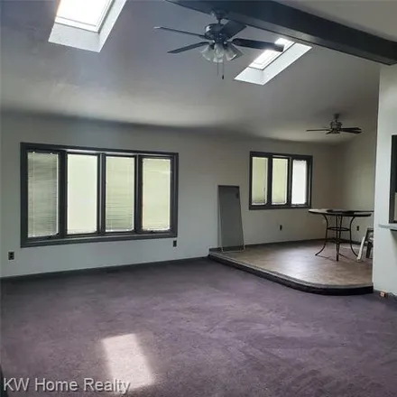 Image 3 - 18240 Webster Avenue, Southfield, MI 48076, USA - House for sale