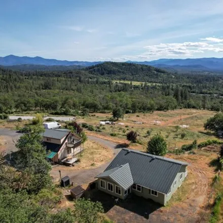 Buy this 3 bed house on 1150 N Schoolhouse Creek Rd in Grants Pass, Oregon