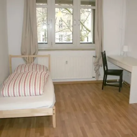 Rent this 3 bed room on Quarters in Stromstraße, 10551 Berlin