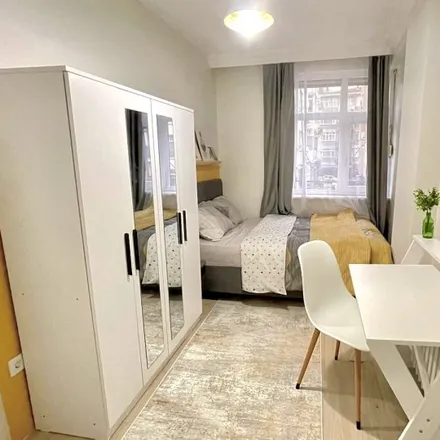 Rent this 6 bed room on Maşuklar Yokuşu in Beşiktaş, Turkey