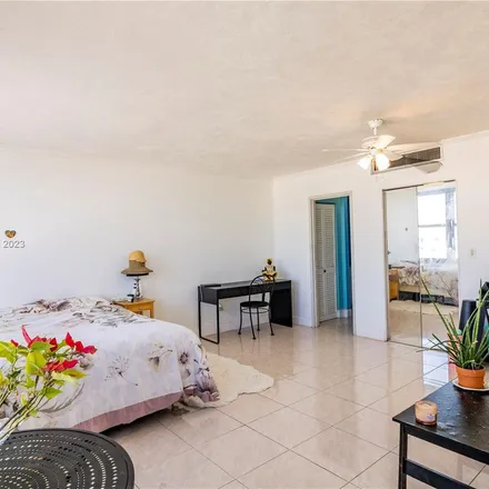 Image 9 - Collins Avenue & 27th Street, Collins Avenue, Miami Beach, FL 33140, USA - Apartment for rent