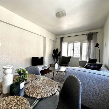 Image 1 - Jan van Riebeeck High School, Kloof Street, Cape Town Ward 77, Cape Town, 8001, South Africa - Apartment for rent