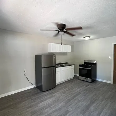 Image 3 - 4905 Sycamore Avenue, Golden Acres, Pasadena, TX 77503, USA - Apartment for rent