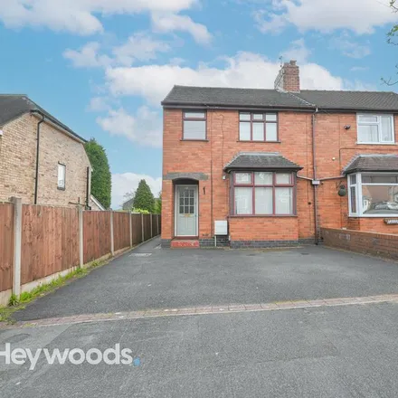 Rent this 4 bed townhouse on Wesley Place in Newcastle-under-Lyme, ST5 2NN