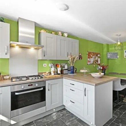 Image 5 - Wren Green Way, Wrenthorpe, WF2 0FU, United Kingdom - Duplex for sale