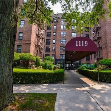 Image 2 - 1119 Ocean Parkway, New York, NY 11230, USA - Apartment for sale