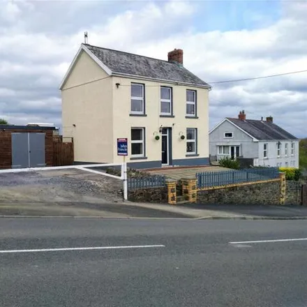 Buy this 3 bed house on Heol y Banc in Pontyberem, SA15 5DL