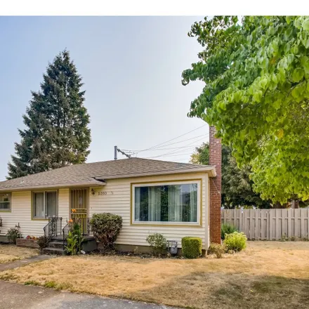 Buy this 3 bed house on 5310 Northeast 41st Avenue in Portland, OR 97211