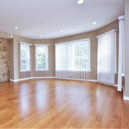 Image 6 - 6034 North Claremont Avenue, Chicago, IL 60645, USA - House for sale