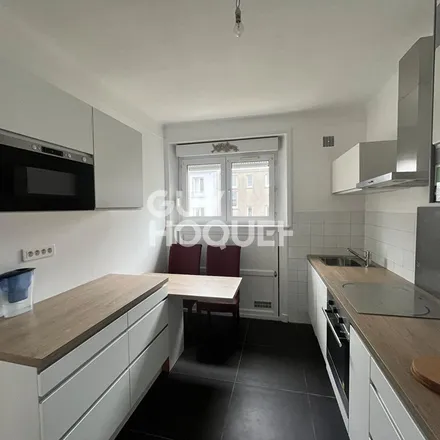 Image 1 - 6 place de la Liberté, 29200 Brest, France - Apartment for rent