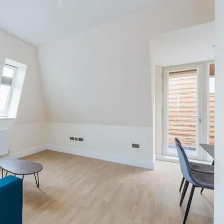 Image 3 - St Mary's Road, London, N8 7GB, United Kingdom - Apartment for rent