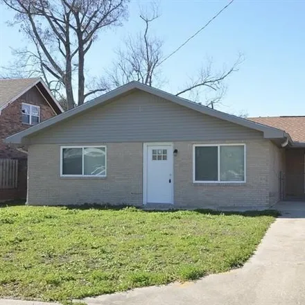 Buy this 3 bed house on 237 Bergeron Street in Houma, LA 70364