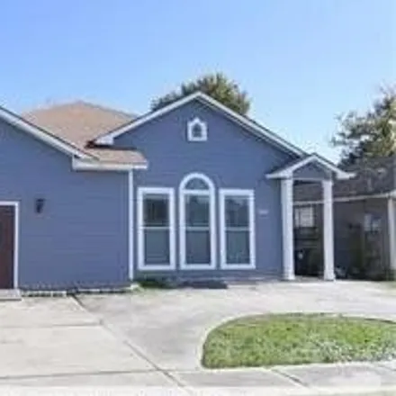 Rent this 5 bed house on 5551 New England Drive in Village de L’Est, New Orleans