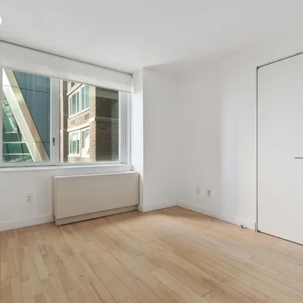 Image 7 - The Sheffield 57, 322 West 57th Street, New York, NY 10019, USA - Apartment for rent