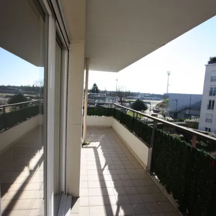 Image 8 - 22 Avenue Charles de Gaulle, 92350 Le Plessis-Robinson, France - Apartment for rent
