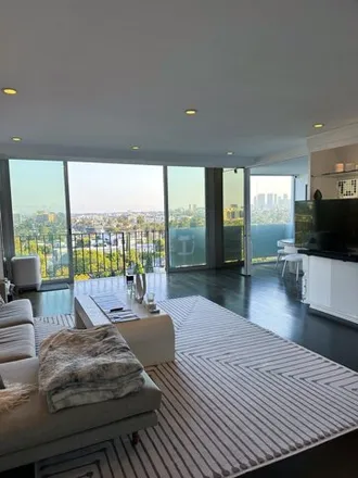 Image 5 - Doheny Plaza, 818 North Doheny Drive, West Hollywood, CA 90069, USA - Condo for rent