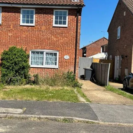 Rent this 2 bed duplex on Buzzard Road in Luton, LU4 0UF