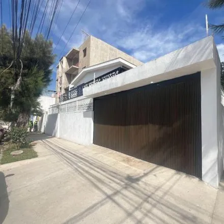 Buy this 4 bed house on Calle Valparaíso 2432 in Jardines de Providencia, 45170 Guadalajara