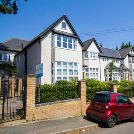 Rent this 2 bed room on Oaklands School in 6-8 Albion Hill, Loughton