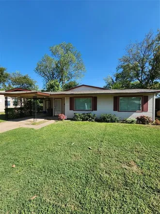 Rent this 3 bed house on 11928 Oberlin Drive in Bouchard, Dallas