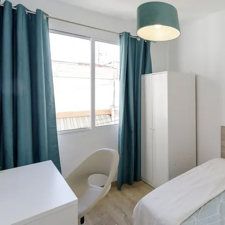Rent this 4 bed room on El Trisquel in Carrer del Llobregat, 98