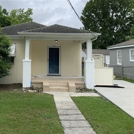 Rent this 2 bed house on 1211 Farragut Street in Algiers, New Orleans