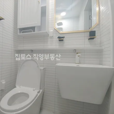 Rent this studio apartment on 서울특별시 서대문구 대현동 37-25