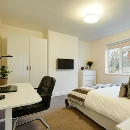 Image 5 - 52 Estcourt Terrace, Leeds, LS6 3EX, United Kingdom - Duplex for rent
