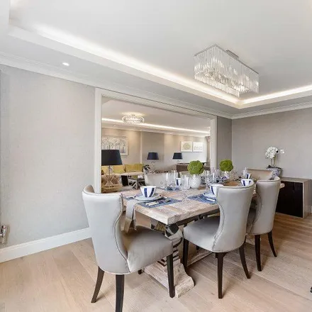 Rent this 5 bed apartment on 6 St John's Wood Park in London, NW8 6QU