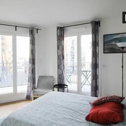Rent this 4 bed room on 6 Rue Mozart in 92110 Clichy, France