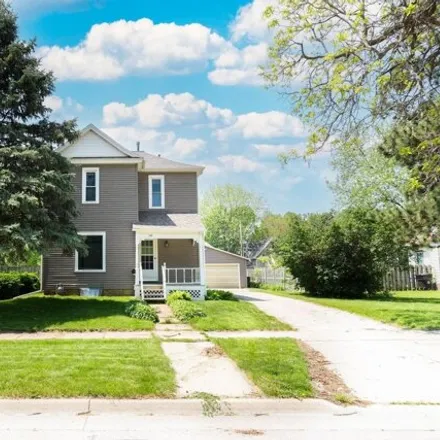 Buy this 3 bed house on 374 East 12th Street in Cedar Falls, IA 50613